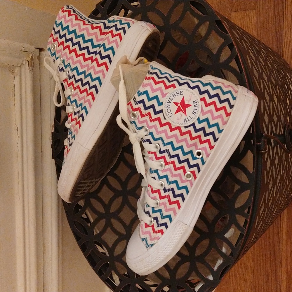 Converse All Star Chuck Taylor zig zag patterned high tops Sz 2 JR. 🥿